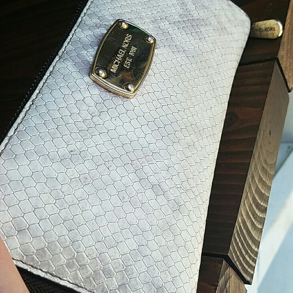 Michael Kors beautiful snakeskin wallet - Picture 4 of 4